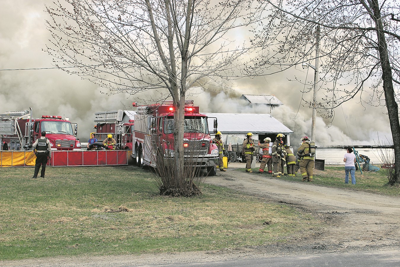Sur cette photo prise en mai 2013 lors d’un incendie majeur sur le territoire de Saint-Claude, les pompiers de la Municipalité auront cette fois l’occasion de s’attaquer à un feu planifié sans risque de danger.