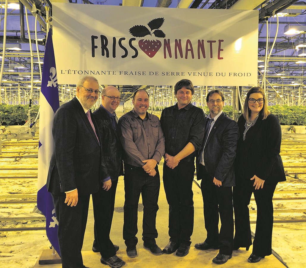 Pierre Arcand, Hugues Grimard, préfet de la MRC des Sources, Joël Lalancette, Simon Plante, Michel Plourde, maire de Danville, et Karine Vallières étaient réunis pour cette annonce.