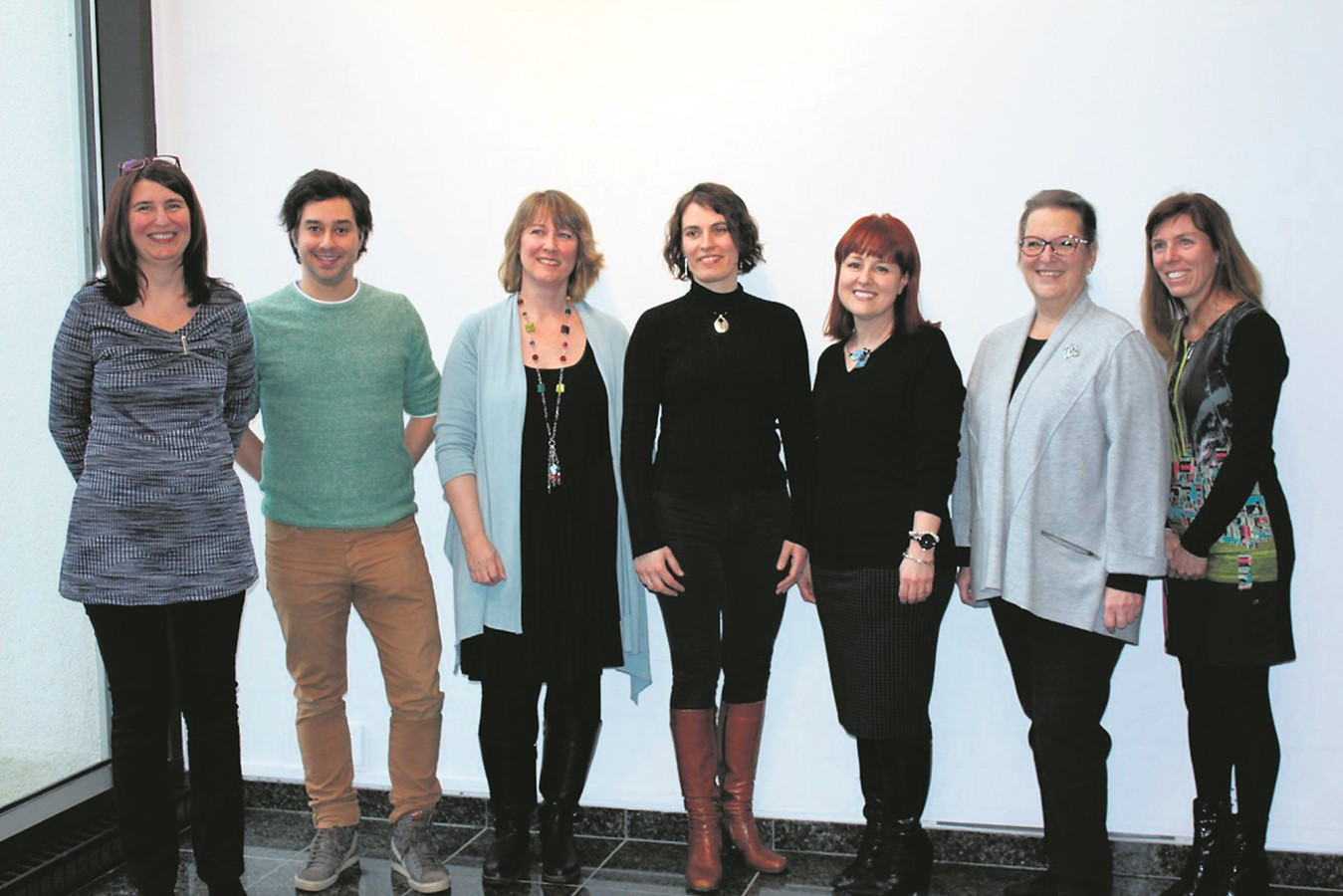 De gauche à droite : Karine Corbeil, directrice du Centre culturel Yvonne L. Bombardier; les artistes Étienne Saint-Amant, Suzanne Ferland et Andréeanne Abbondanza Bergeron; Sonia Labrcque, directrice générale de la Fondation J. Armand Bombardier; les gouverneurs France Bissonette et Isabelle Bombardier.