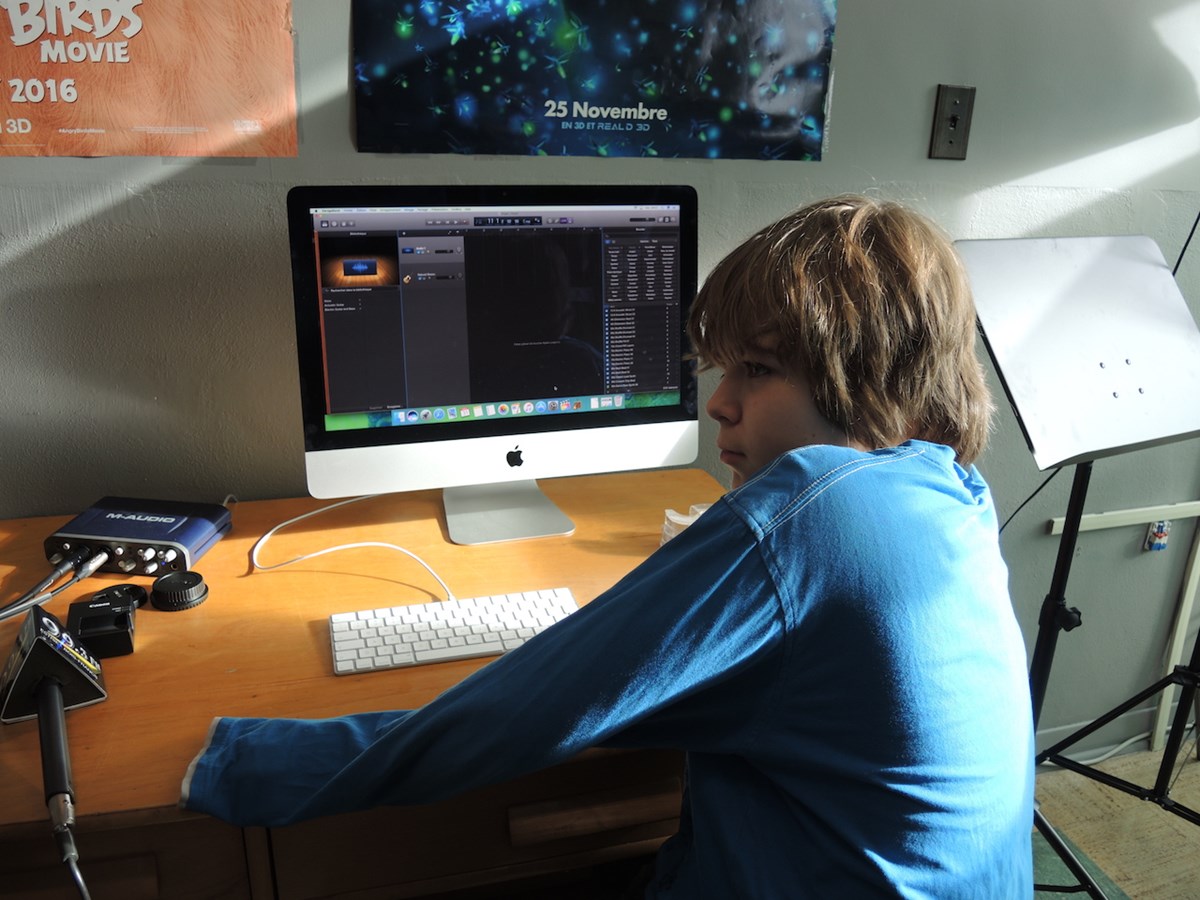 Un logiciel de réalisation et de mixage est à la disposition des jeunes.