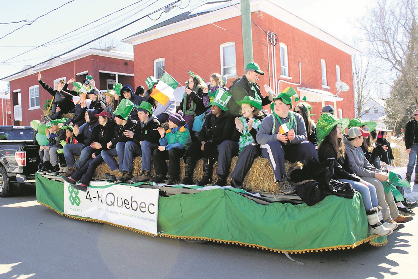 La St-Patrick sous le soleil et des messages d’encouragement 