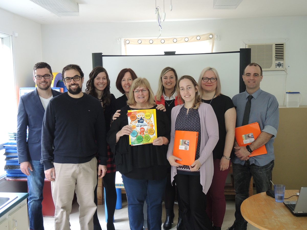 Les principaux intervenants/partenaires pour la petite enfance de la MRC des Sources étaient réunis le 12 avril dernier pour lancer de précieux outils pour mieux soutenir les garçons. 
