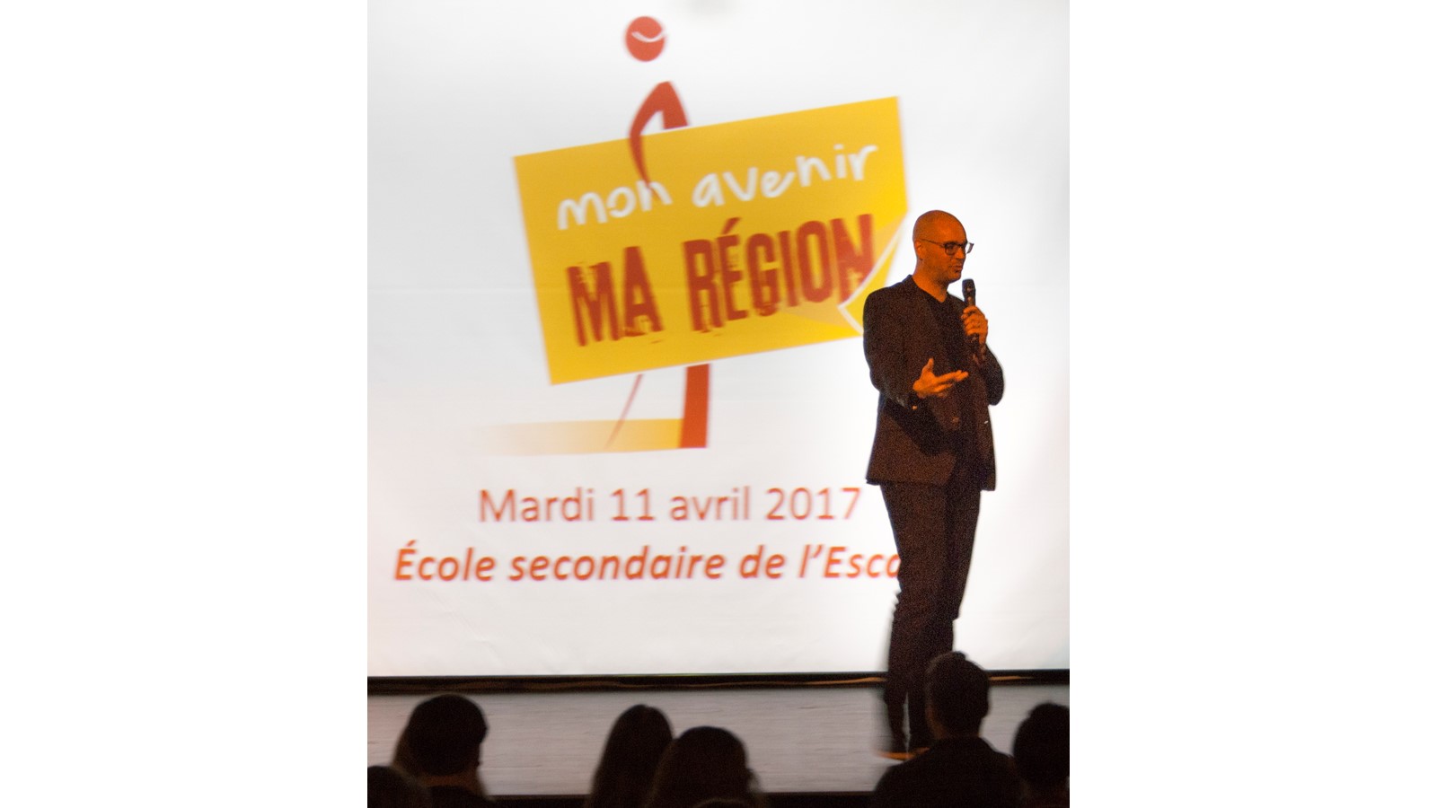 L’entrepreneur Nicolas Duvernois lors de sa conférence en mardi matin à la salle publique de l’école secondaire l’Escale.