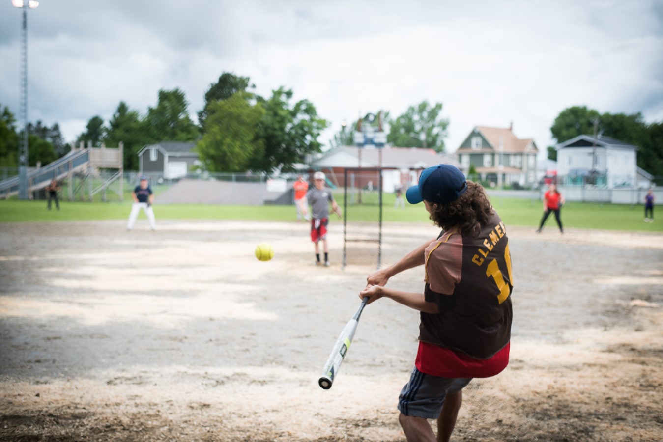 La pluie n’a pas arrêté les familles qui ont participé au traditionnel tournoi de balle du Festival d’été de Saint-Georges-de-Windsor.