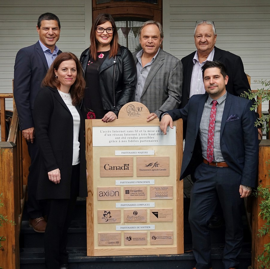 Alain Rayes, Karine Vallières, René Barsalo, Pierre Therrien, Amélie Pouliot et Philippe Pagé ont présenté les partenaires financiers de ce projet innovant.