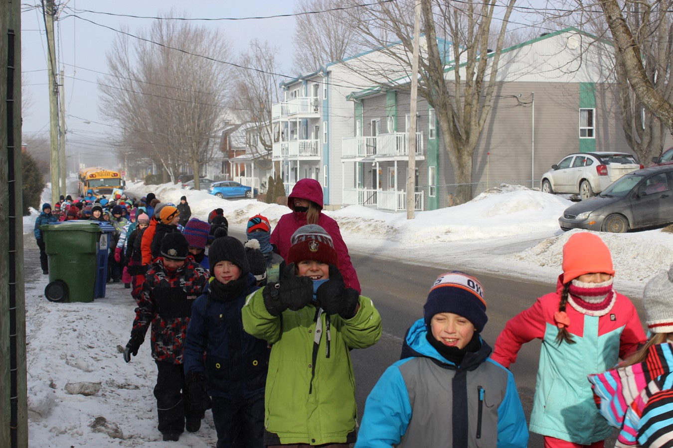 Bien habillés, les jeunes et adultes ont pu supporter le froid tout au long du trajet.  