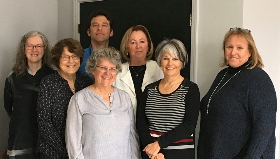 Les membres du Comité culturel de Saint-Denis apprécient l’appui du FIC  pour des vitraux qui pourront embellir la salle du conseil municipale. 