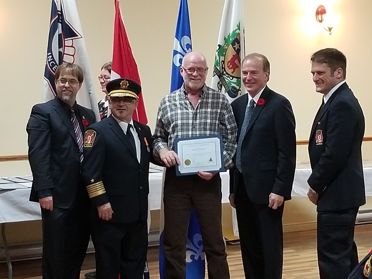 Remises honorifiques remises aux anciens pompiers de la ville de Danville ainsi qu’aux actuels lors de la soirée reconnaissance du 2 novembre dernier organisé par Danville histoire culture et société.