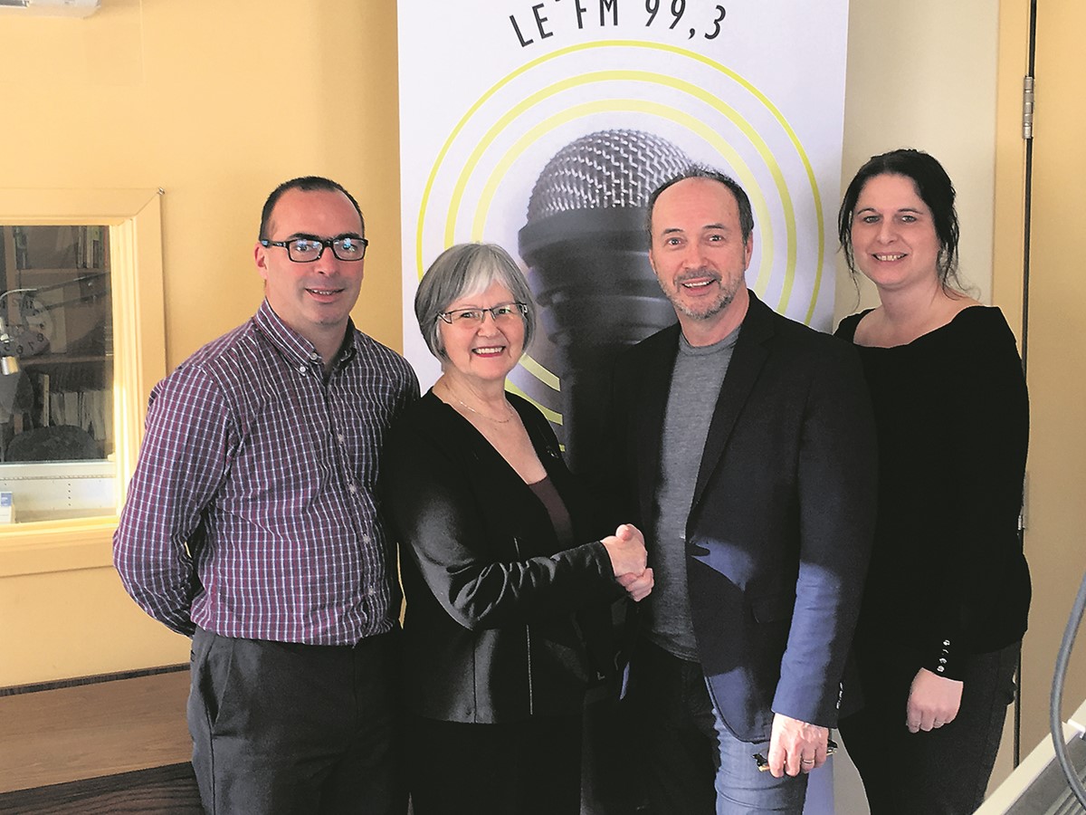 De gauche à droite: Steve Pelletier, Marie-Paule Gendron, ancienne propriétaire Gilles Vachon, président de la coopérative et Sylvie Pion.