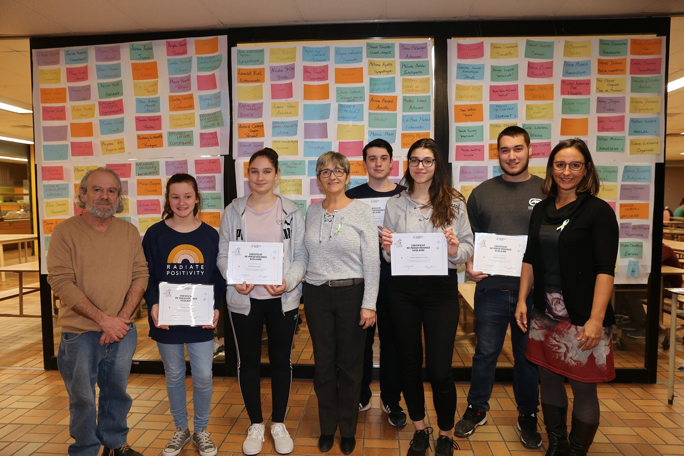 De gauche à droite : Gaétan Graveline, conseiller à la Ville de Windsor; Charlotte Morin, Jasmine Léveillée; Sylvie Bureau, mairesse de Windsor; Nicolas Sansoucy, Émilie Bilodeau-Savoie, Raphael Lapointe et Caroline Monette, directrice du Tournesol. Absents lors de la photo : Mélodie Bolduc et Arianne Goyette.