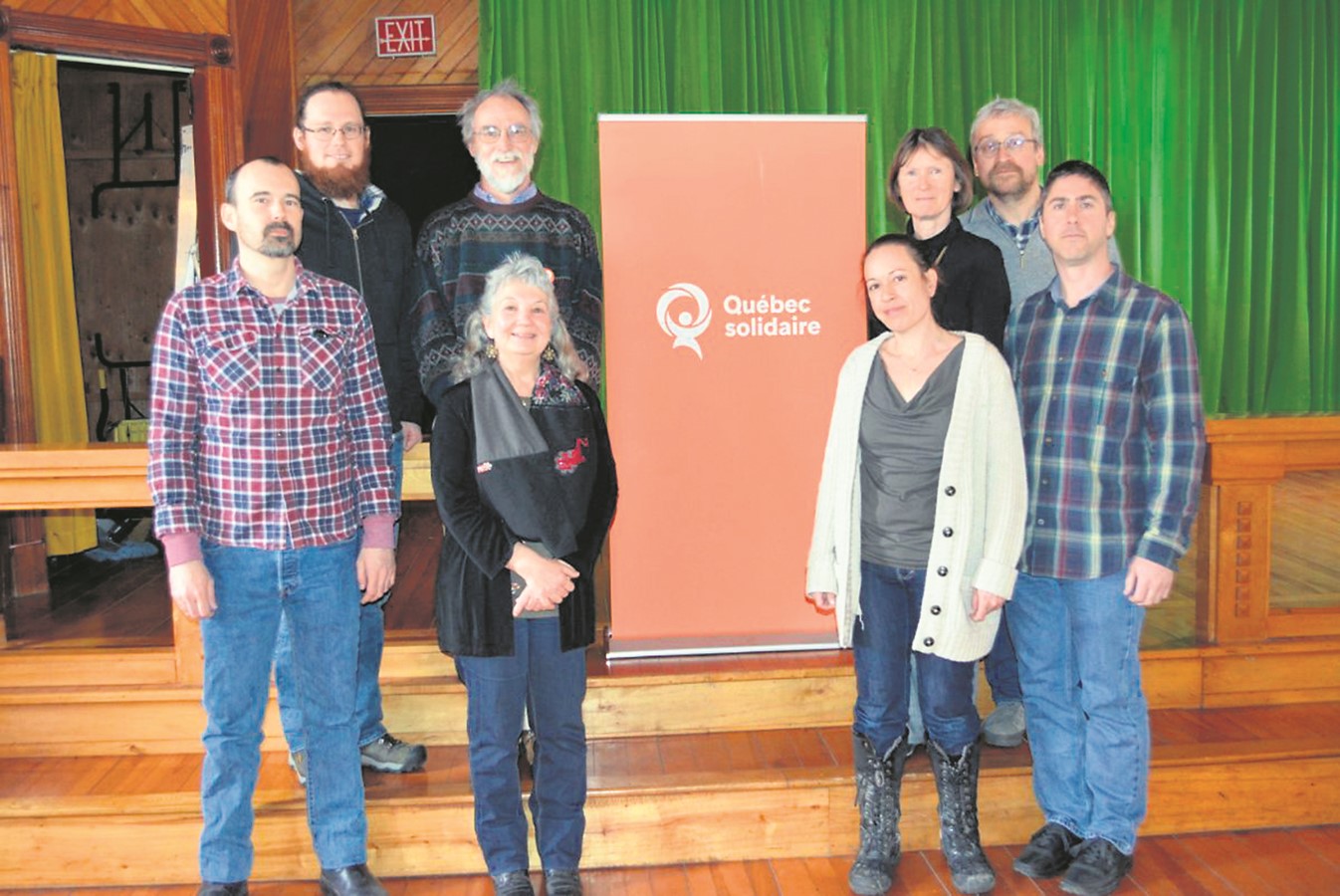 Le nouveau comité de coordination de Québec solidaire Richmond. Première rangée : Nicolas Noell, Lucienne Piché, Mélissa Gaouette et Michel Corriveau. Deuxième rangée : Mathieu Rheault, Bernard Racine, Colombe Landry et Olivier Bonneau.