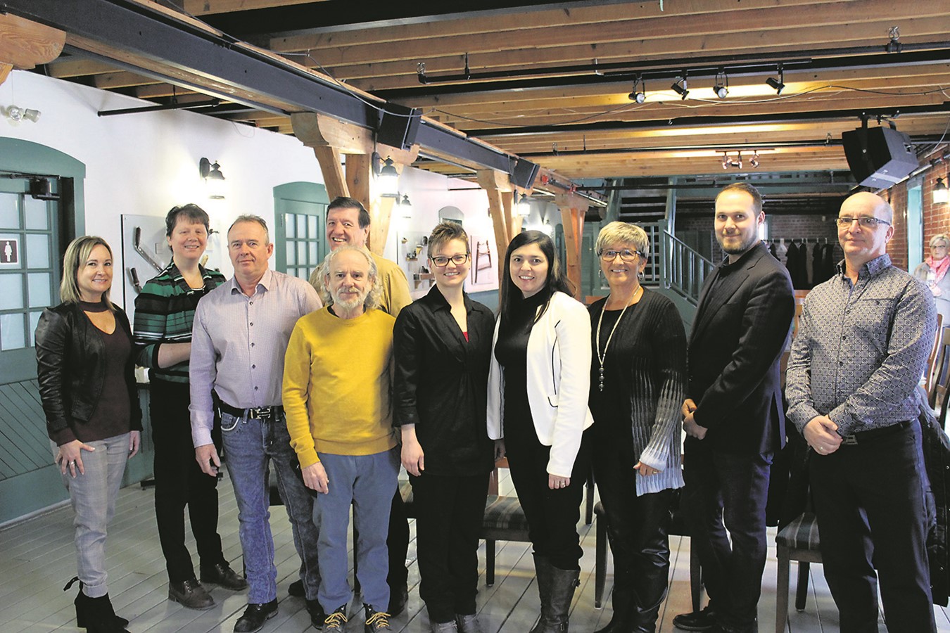 Les membres du conseil d’administration du Parc historique de la Poudrière en présence d’invités.