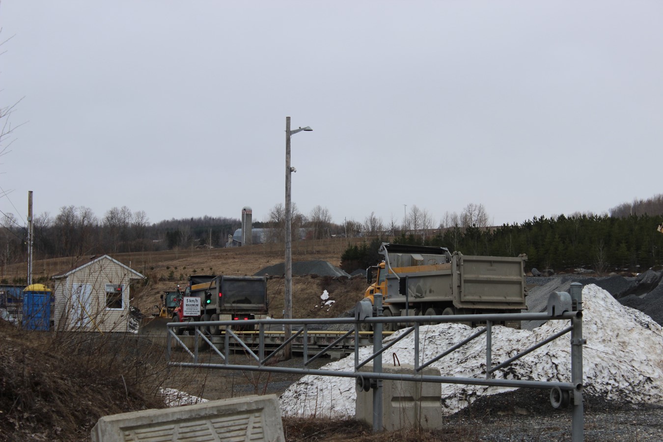 De nombreuses gravières tout le long de la Rivière. 