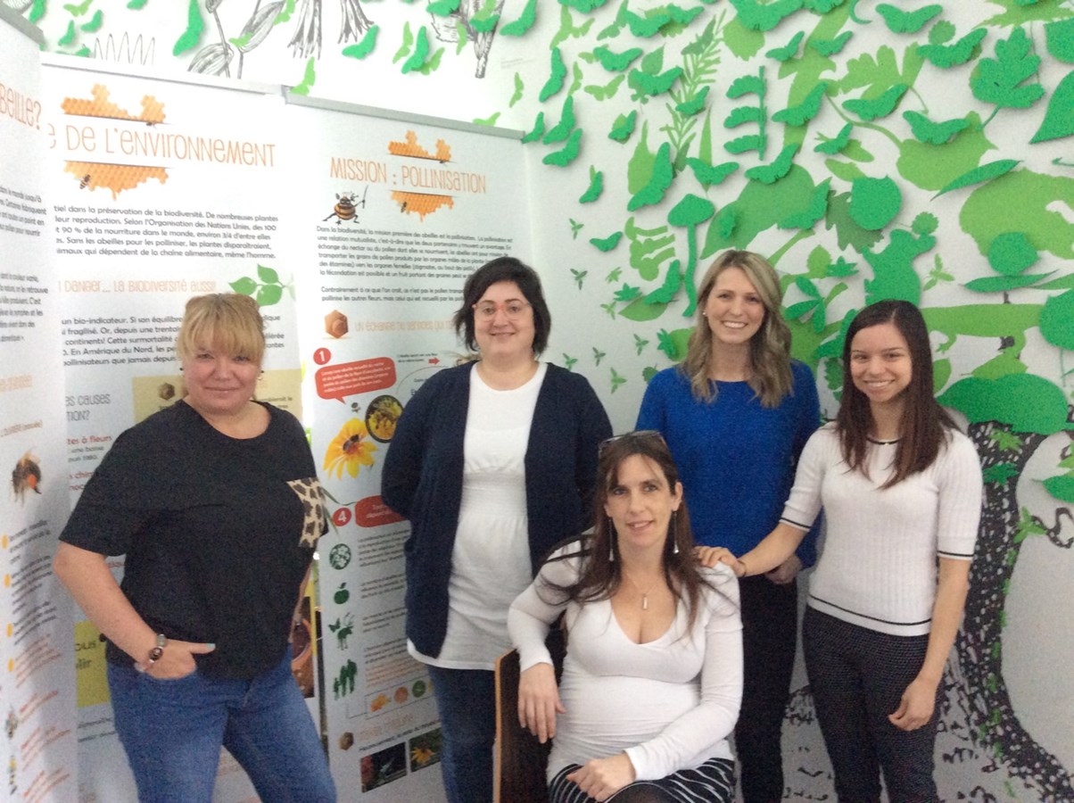 Dans l’ordre habituel, on reconnaît Isabelle Mailhot (coordonnatrice aux événements), Amélie Fournier (service client), Geneviève Destroismaisons (directrice générale), Véronique Bachand (directrice adjointe) et Marie-Laurence Toussaint (guide).