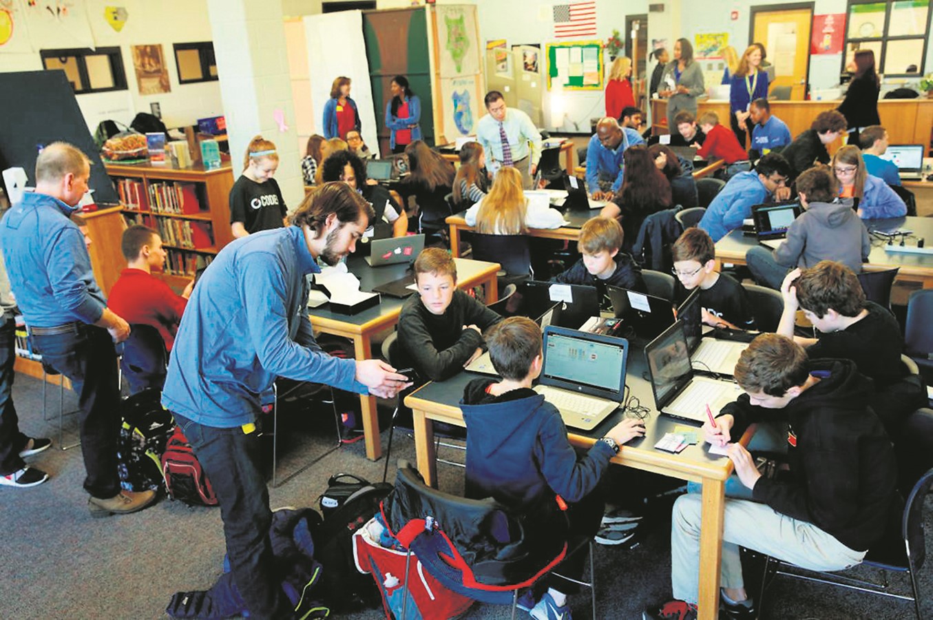 Efforts et participation des élèves et enseignants menant à la remise de prix.
