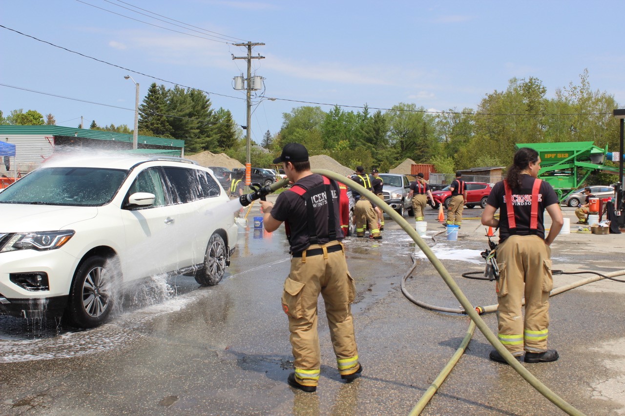 Du soleil pour le lave-auto des pompiers