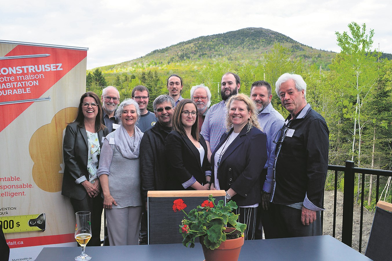 : Pierre Lévesque (Conseiller en gestion de projet), Daniel Bégin (entrepreneur général), Vincent Séguin (Conseiller en aménagement de projets durables), Claude Dupont (Conseiller de Saint-Adrien), Frédérik Bernier (Inspecteur en bâtiment, environnement et en voirie, Ham-Sud), Bruno Vachon (Attaché politique d’André Bachand, député de Richmond).