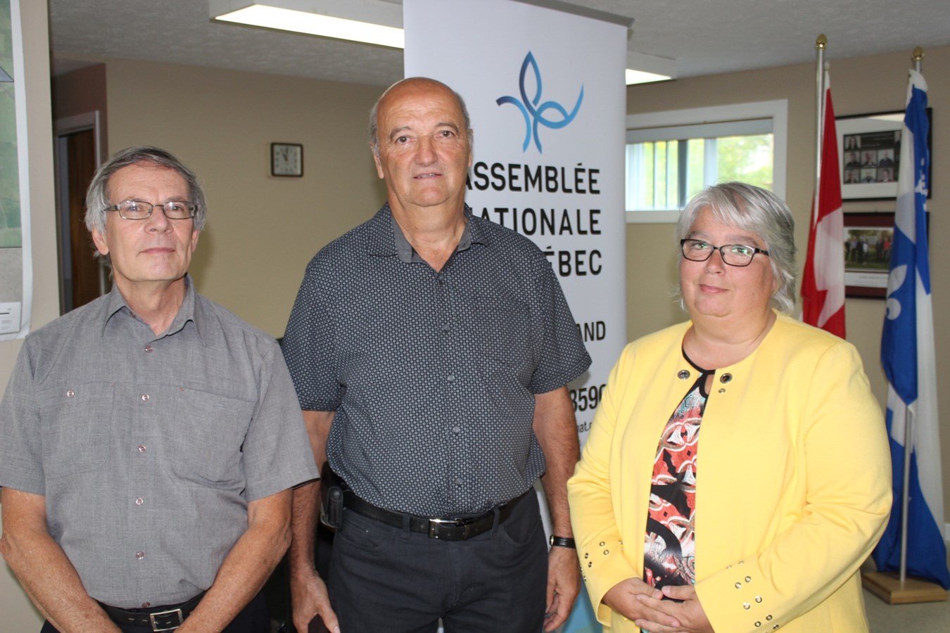 Jean Beauchesne de WSP, le maire Rolland Camiré et la directrice Nathalie Rousseau. 
