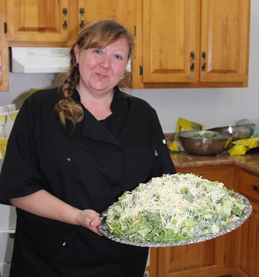 À l’enseigne de Trateur Helen’s Catering, Helen Bégin a concocté un bon souper pour les participants. 