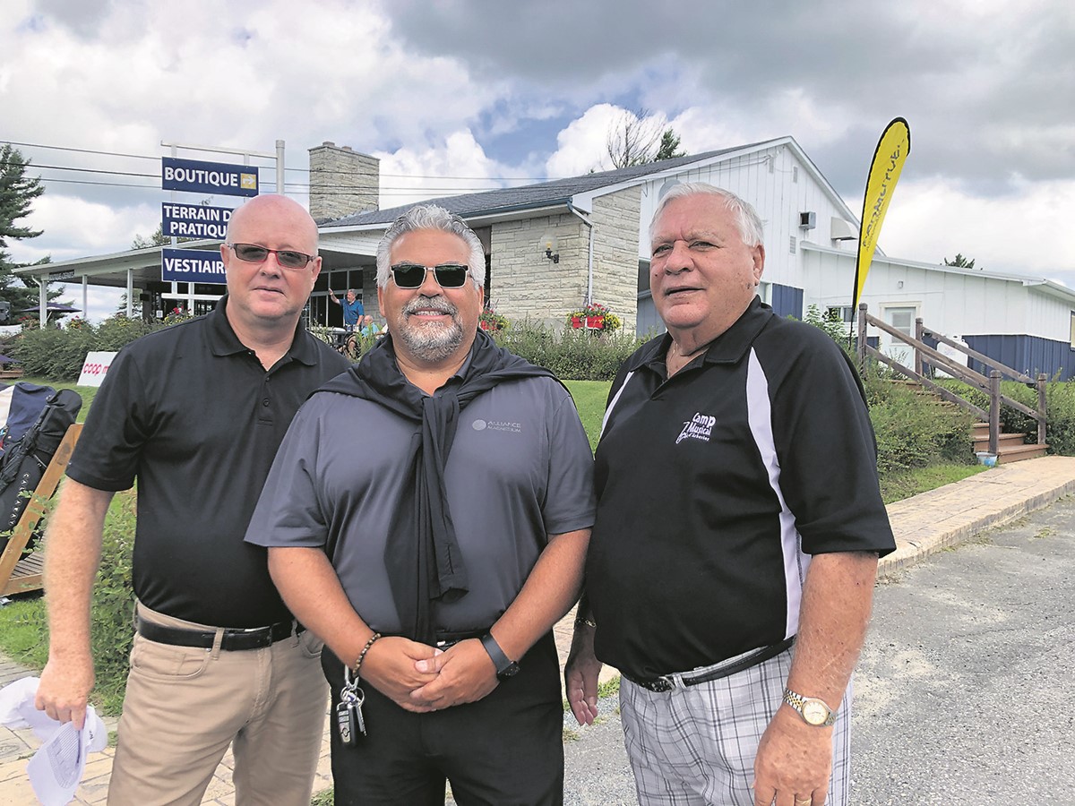 Messieurs Hugues Grimard, Pierre Saint-Aubin en compagnie du président de la Fondation, M. Denis Lalonde.