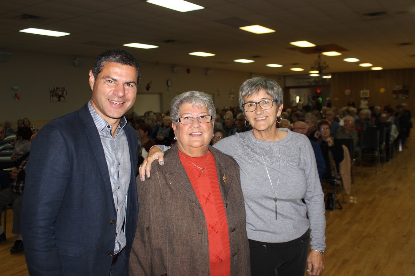 Le député de Richmond-Arthabaska, Alain Rayes, la présidente du Comité organisateur, Gemma Gagnon et la mairesse de Windsor, Sylvie Bureau.