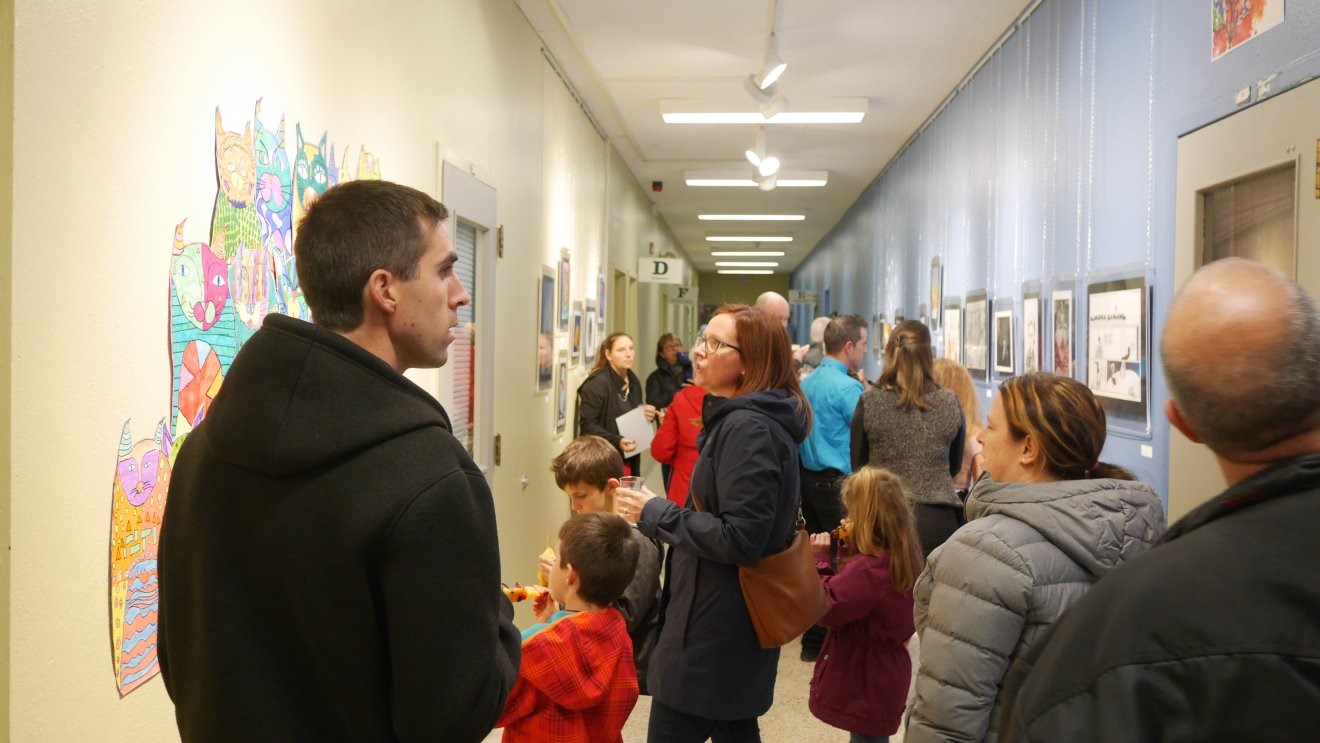 Élèves, parents, des membres du personnel et du jury.