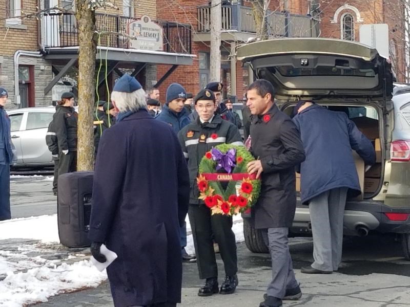 Le cénotaphe de Danville orné pour le jour du Souvenir 