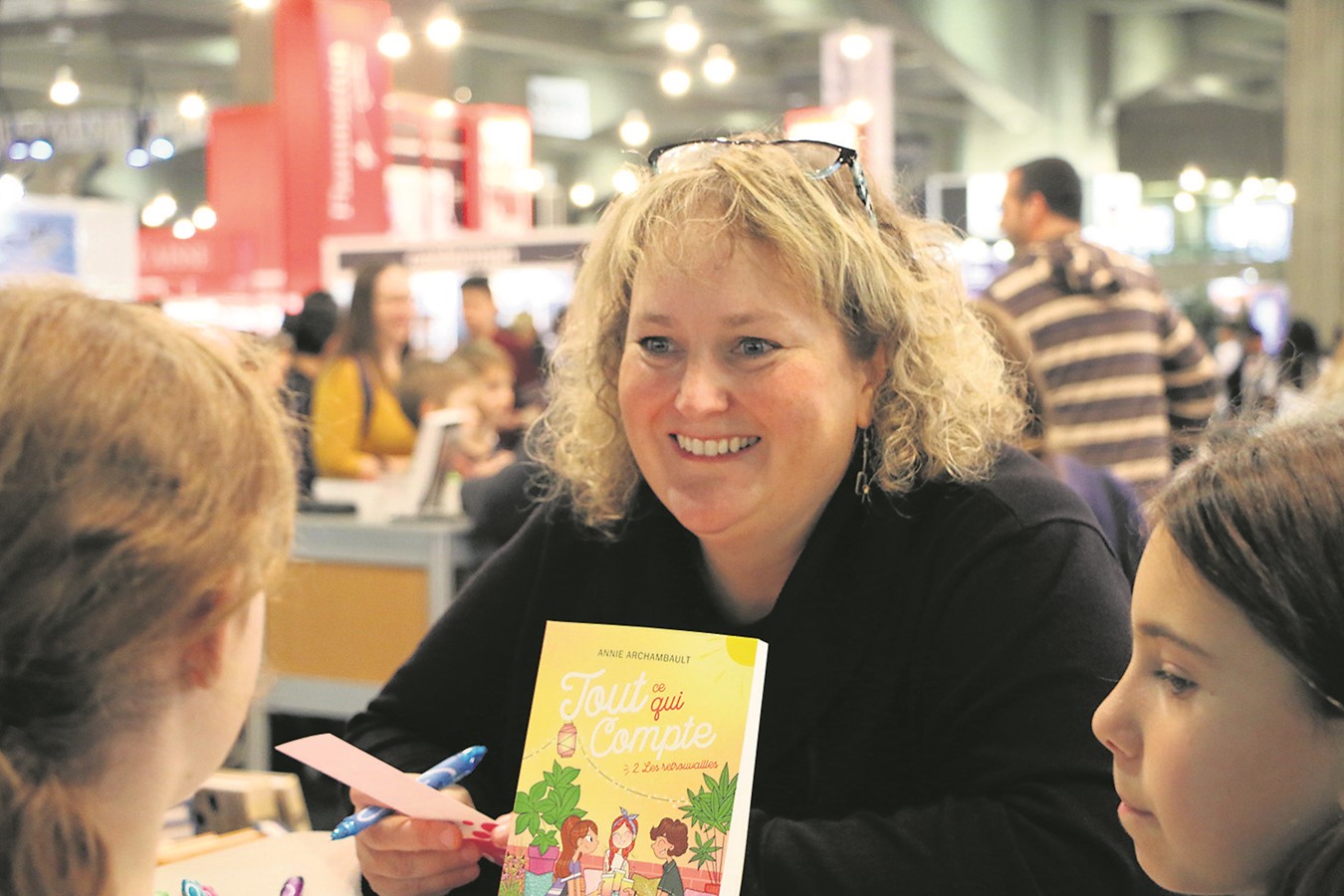 L’auteure Annie Archambault, présentant son plus récent roman lors du dernier salon du Livre de Montréal