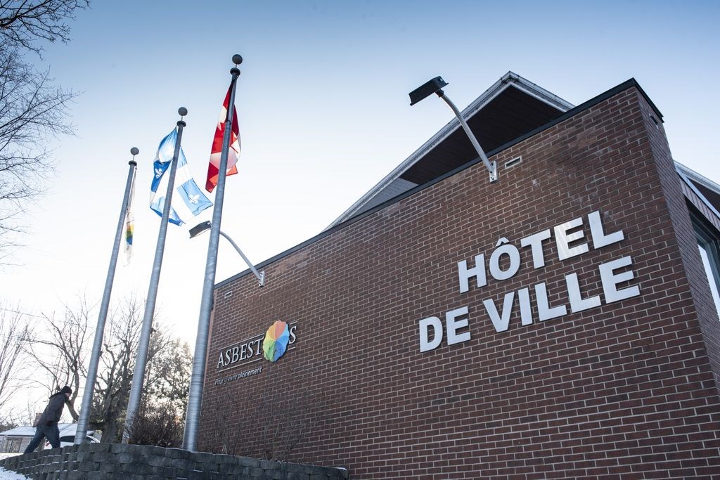 L’Hôtel de ville d'Asbestos ouvert aux citoyens à compter du 22 juin