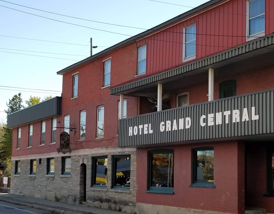 Les Cowboys Fringants tournent à l’Hôtel Grand Central
