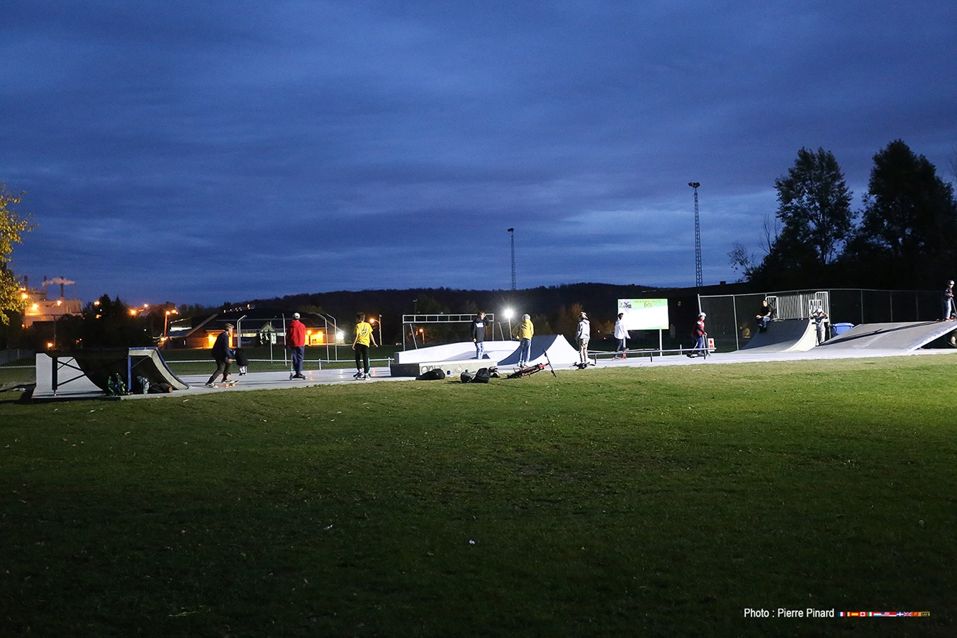 Nouvel éclairage au parc de planche à roulettes Enzo