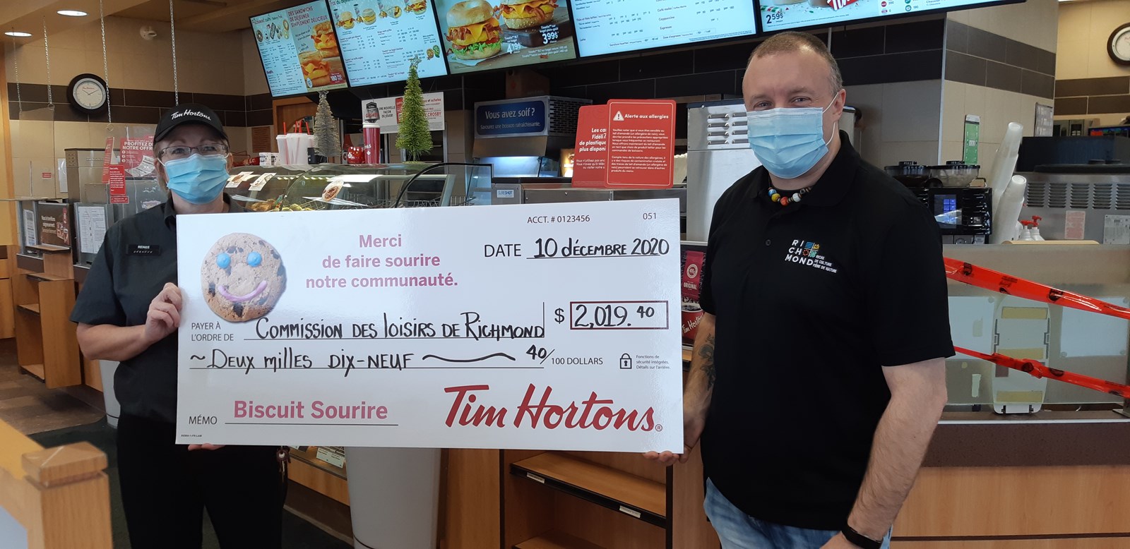 La campagne annuelle du Biscuit Sourire de Tim Hortons dépasse son objectif !