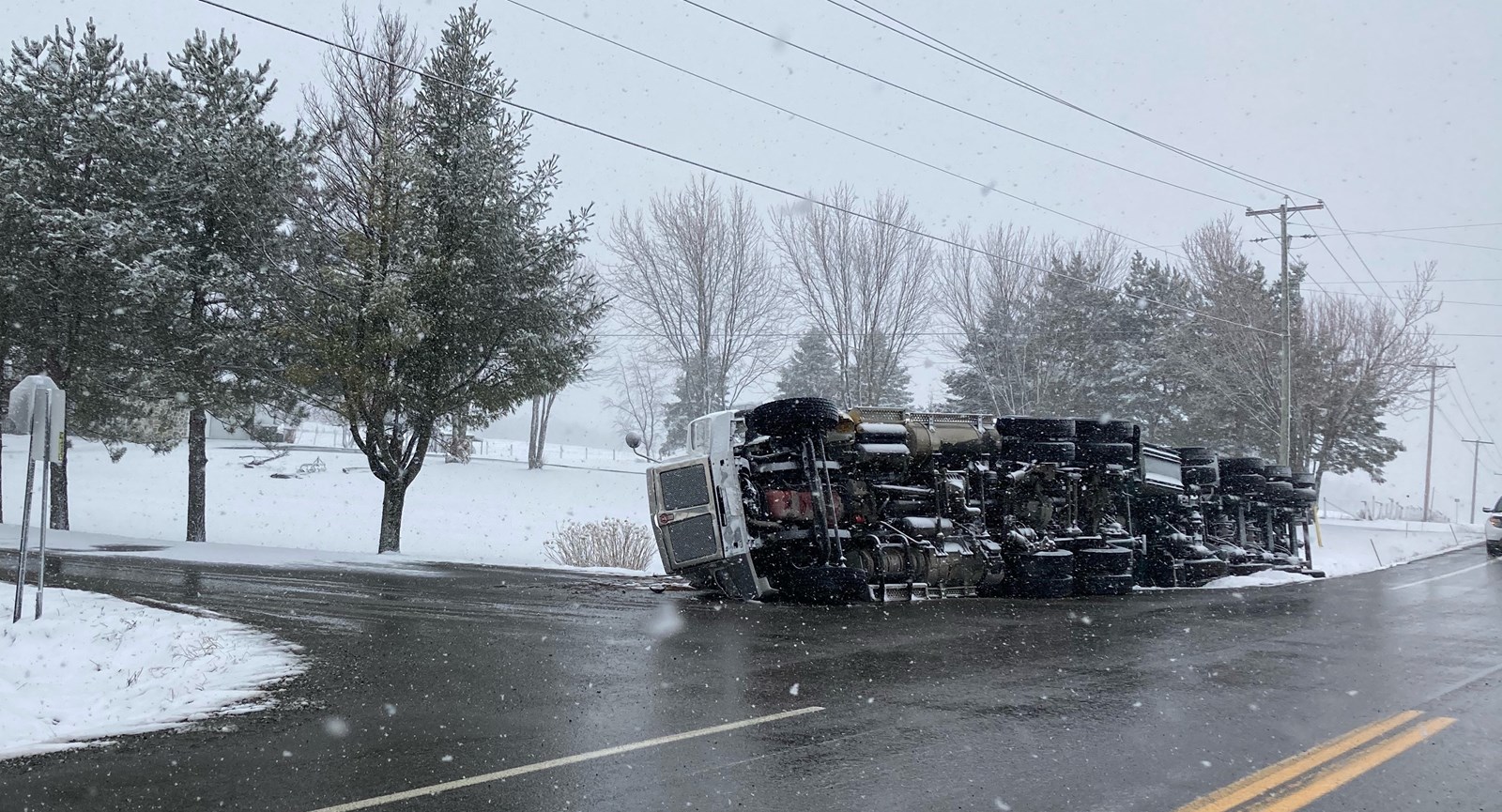 Camion renversé près de St-Claude