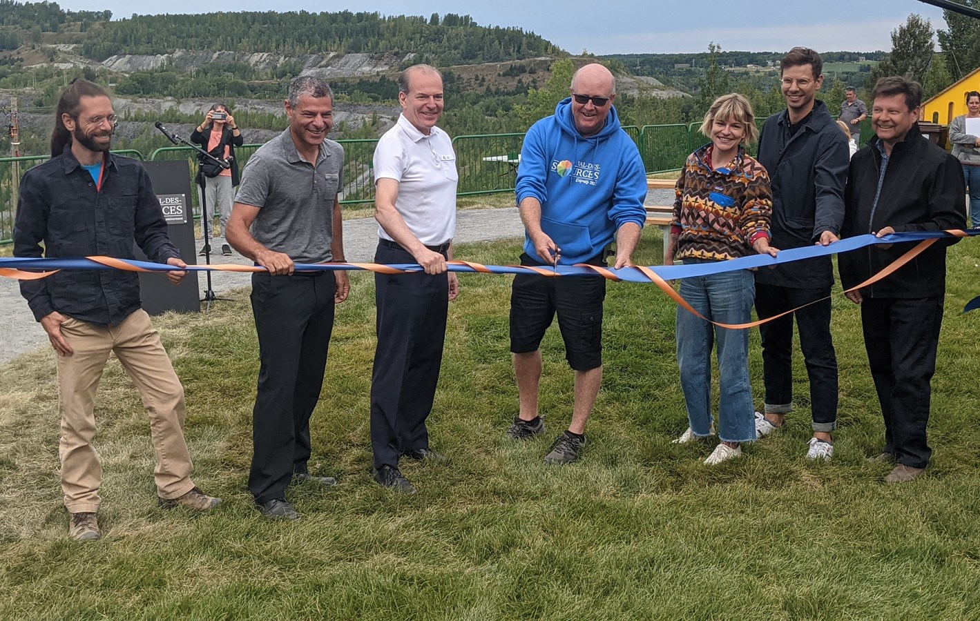 La Place de la Traversée inaugurée à Val-des-Sources
