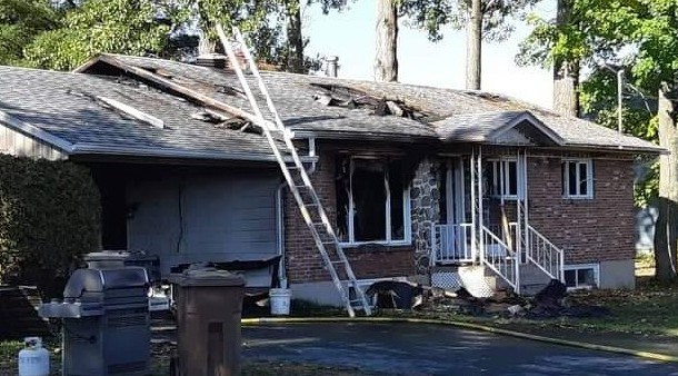 Une résidence lourdement endommagée par les flammes à Danville