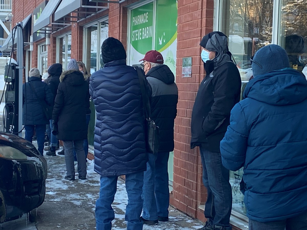 Les pharmaciens ont dû réagir à la ruée vers les boîtes gratuites de tests de dépistage rapides.