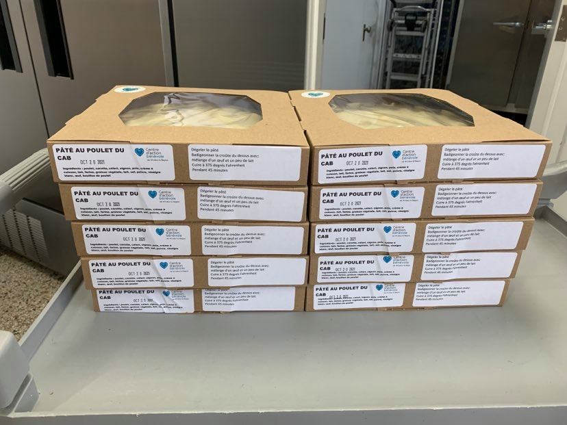 Le Centre d’action bénévole a reçu l’aide des commanditaires Aliments Baril, de Dindons Choquette, de Fumoir Grizzly et des producteurs de porc de l’Estrie pour vendre plus de 2000 pâtés.