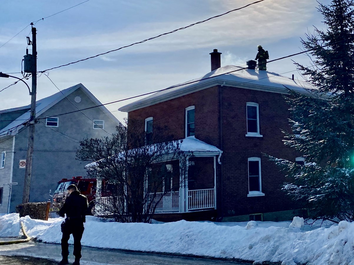 Feu de cheminée rapidement maîtrisé