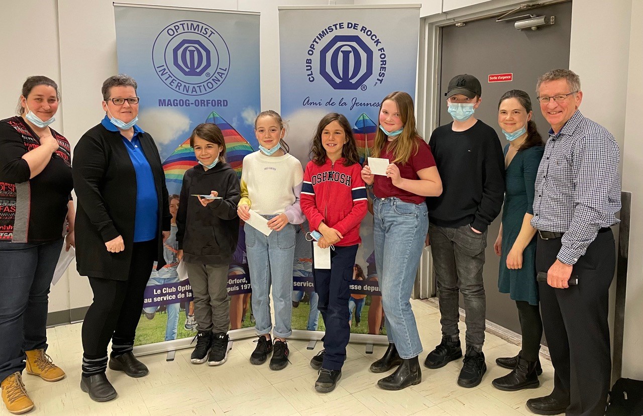 Geneviève Gauthier (responsable du sous-secteur), Chantale Lapointe-Gallant (présidente), Évan Perreault, Sophie Bégin, Gabriel Pouliot, Clara Parenteau, Jacob Bégin, Annie Savoie (parent bénévole qui pratique les jeunes) et Jean Nadeau (responsable du concours opti-génie).