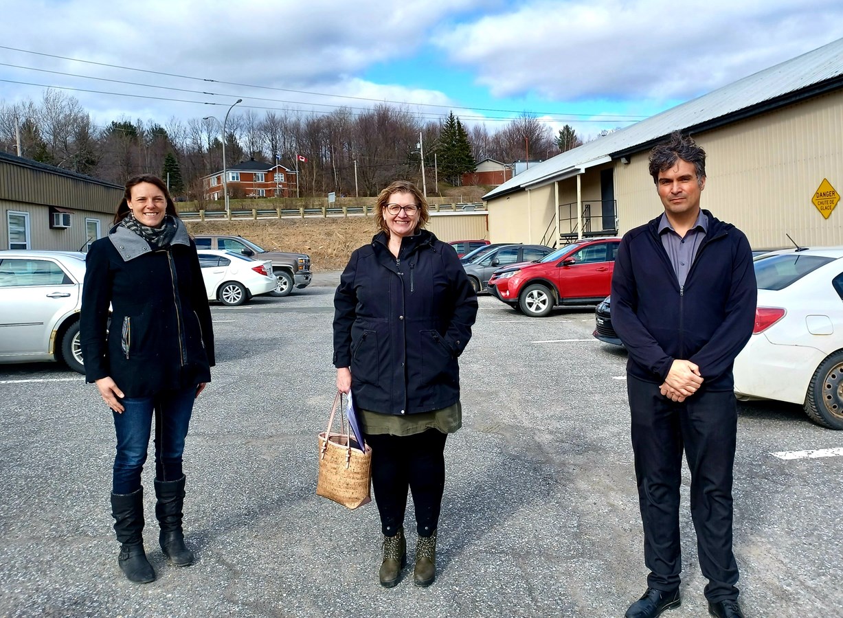 Sur la photo : Cathy Varnier (coordonnatrice Valfamille), Louise Véronneau (directrice générale CPE Magimo) et Diego Scalzo (directeur CDC du Val-Saint-François).
