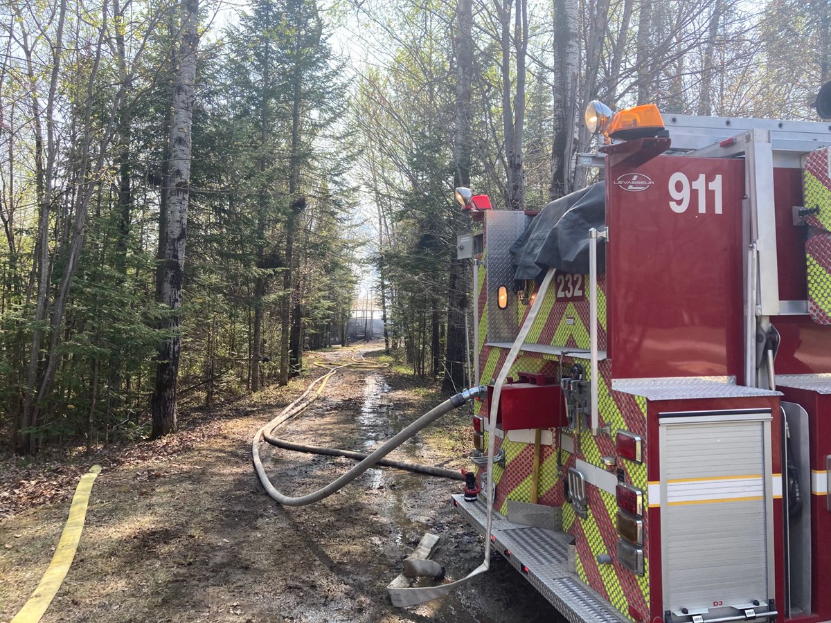 Une vingtaine de pompiers ont dû combattre l’incendie.