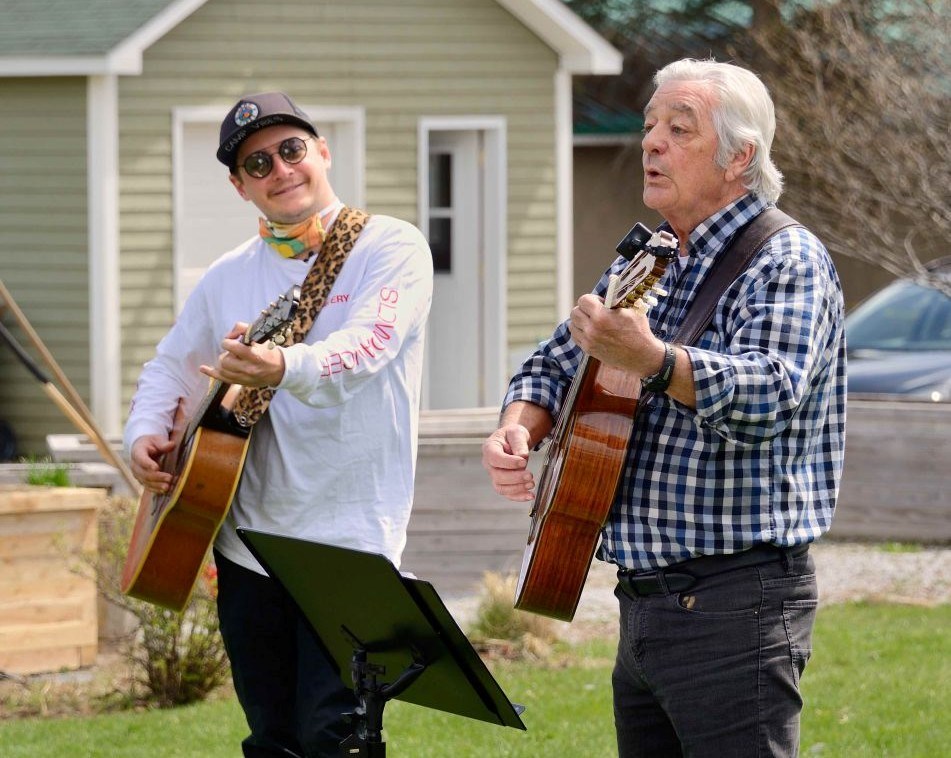 Les porte-parole de Culture aux aînés, le duo père et fils André Côté et Philippe-André “Pilou” Côté.