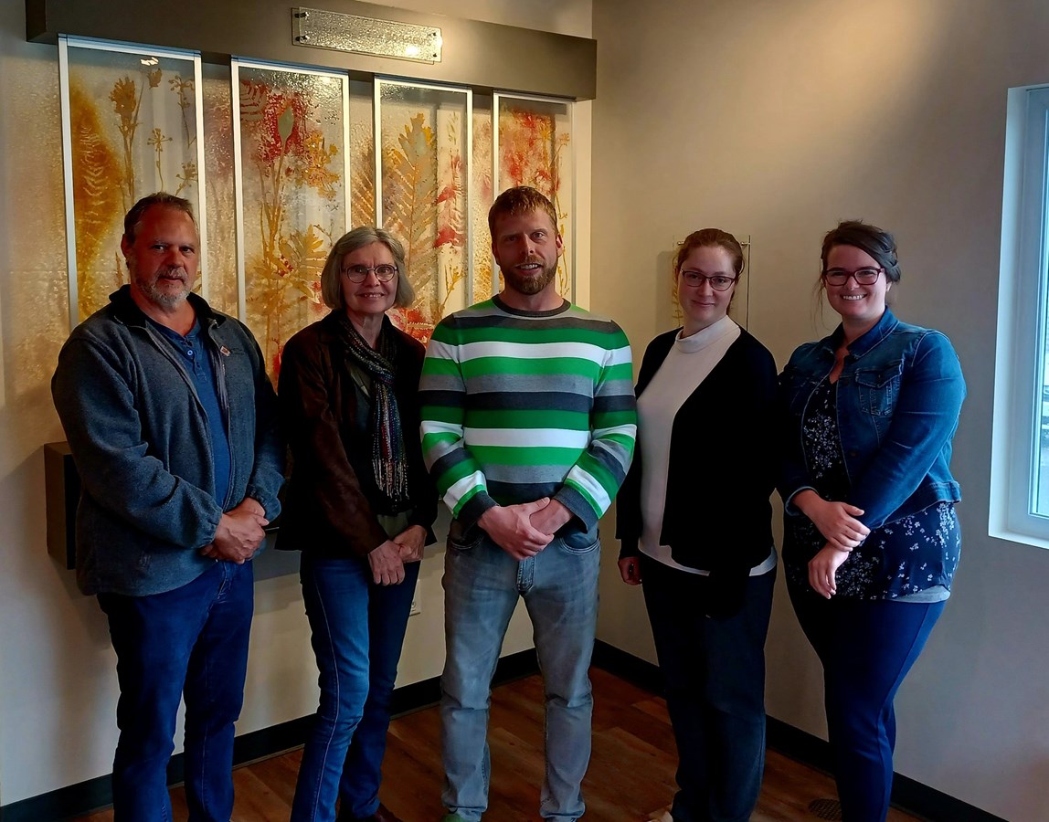 Sur la photo, on reconnaît Jacque Gosselin, trésorier, Aude Néron, secrétaire, Kevin Bombardier, président, Claudia Belzile, vice-présidente et Jade Lescault, administratrice.