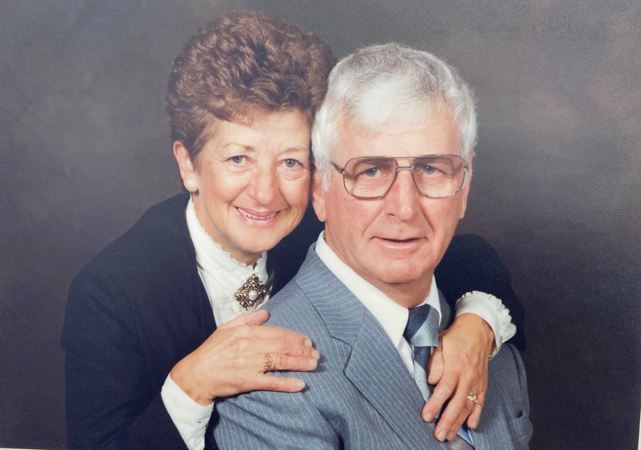 Pauline Bergeron-Barlow et de Howard Barlow ont leur banc au parc René-Thibault.