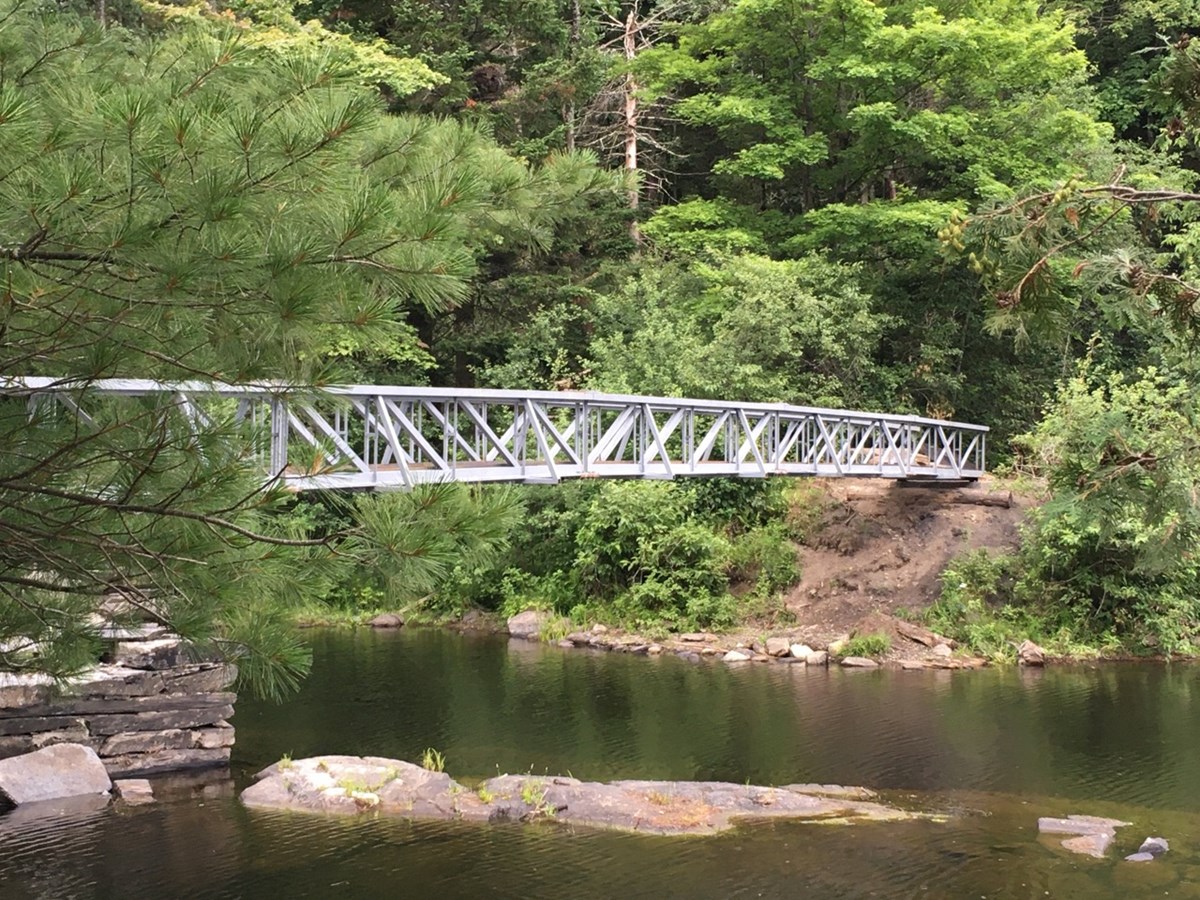 On profitera de l’occasion pour inaugurer la nouvelle passerelle du Marais.