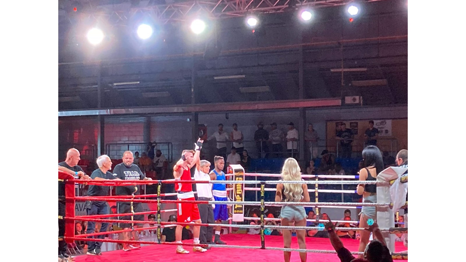 Environ 700 personnes ont assisté au gala de boxe.