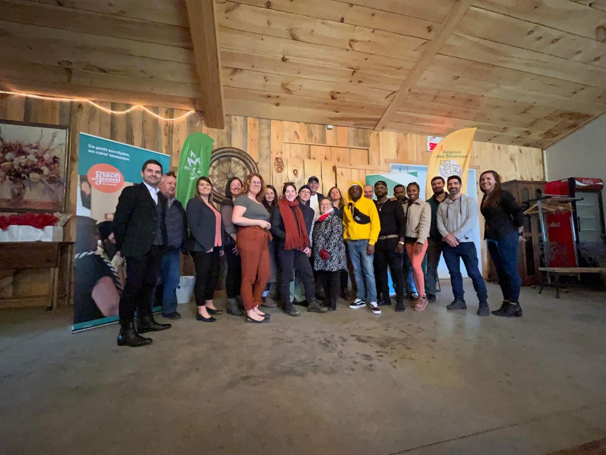 Le groupe avec des élus et partenaires de la Région des Sources invités à venir réseauter lors du dîner-réseautage Desjardins, au vignoble La vallée des nuages de Danville.