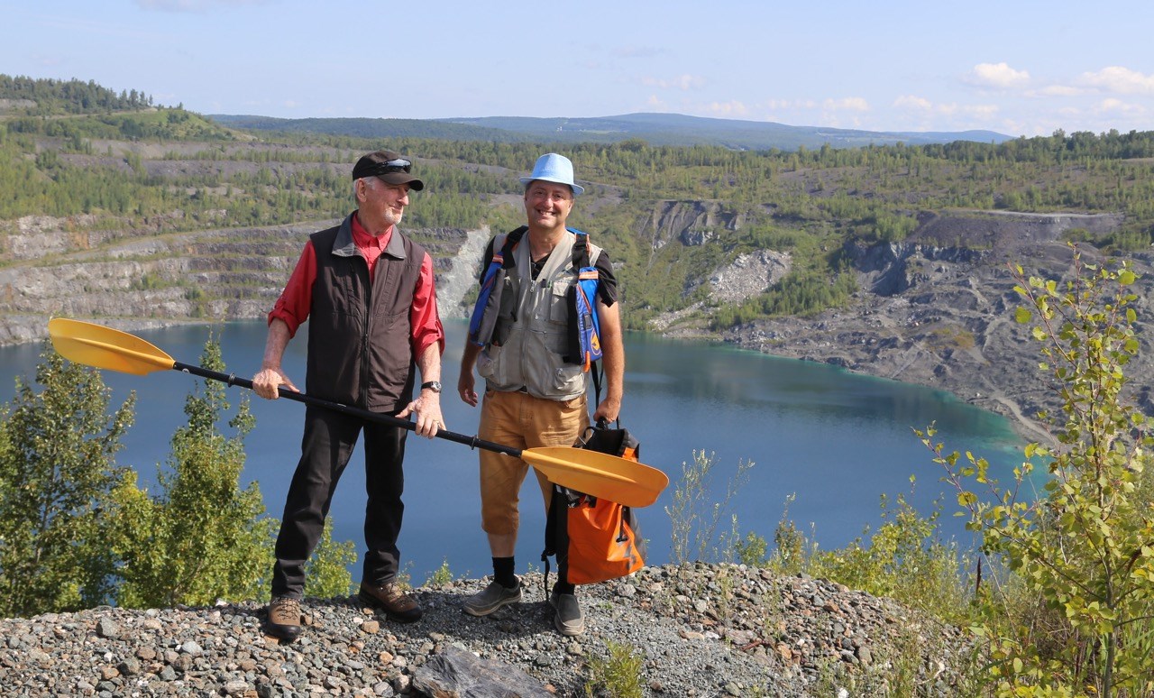 Mine Jeffrey en kayak : une attraction écotouristique dans un lagon azur 