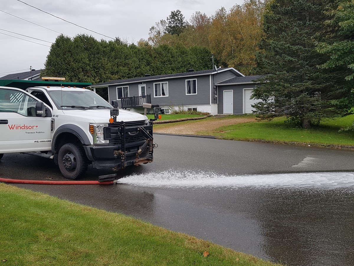 Les autorités municipales ont procédé à une purge des installations à partir de la borne-fontaine.
