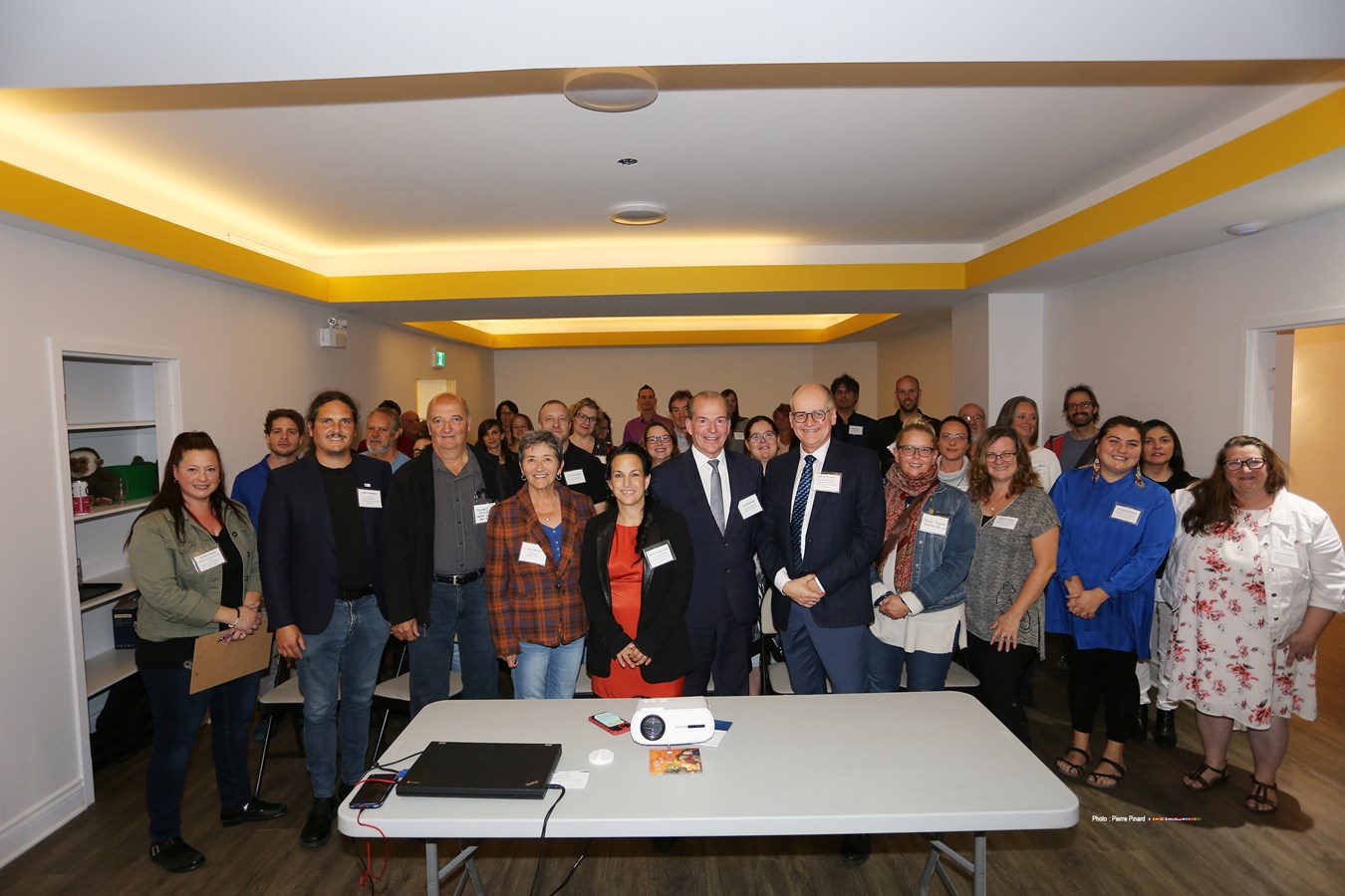 Tous ces gens ont pris part à l’inauguration de la Maison de la famille Les Arbrisseaux.